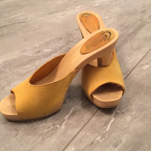 Old school Candie’s slip ons!